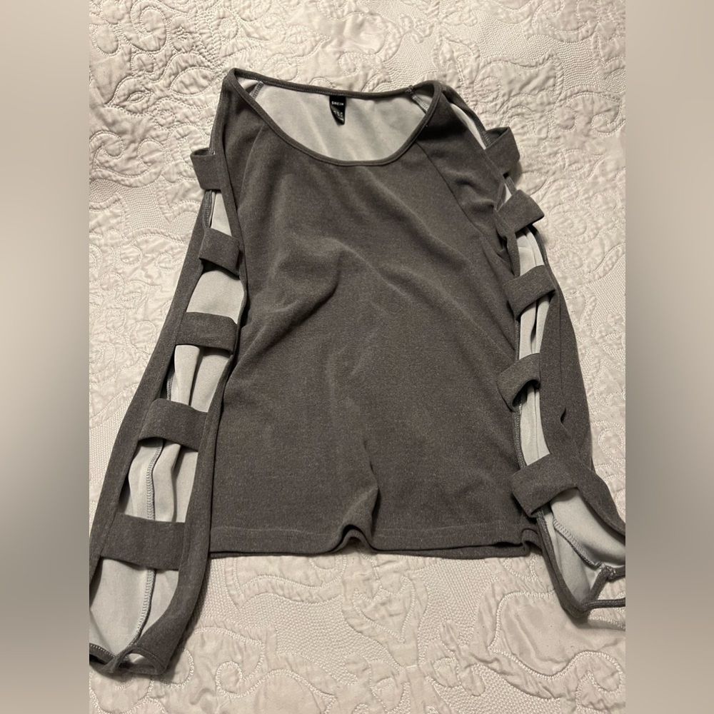 Long sleeve cut out blouse. Size XL but fits like a large in my opinion.